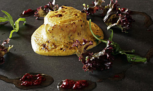 TARTAR: Dill og sennepsgratinert gravlakstartar med bringeb�r vinaigrette