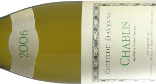 RIKERE FRUKTIGHET&bull; Drue 2, Chardonnay, Chablis 2009, Clotilde Davenne, Burgund, Frankrike, varenr: 44096 (kat: 6), kr 165Chardonnay-drua har sin opprinnelse, og stilene varier mye. Drua kan som Riesling reflektere sitt voksested. Chardonnay har langt mindre syre enn Riesling, men til gjengjeld en fyldigere og rikere fruktighet.