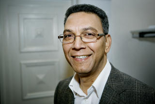 F�R KRITIKK: Stortingets visepresident  Akhtar Chaudhry f�r kritikk av opposisjonspolitikere for � blande roller.  
Foto: Jon-Michael Josefsen / Scanpix