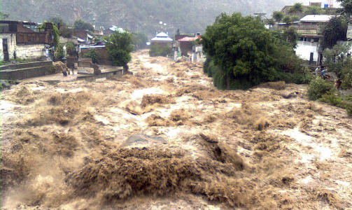 12 MILLIONER BER�RT:  12 millioner mennesker er ber�rt av flomkatastrofen. Foto: Reuters/Merlin