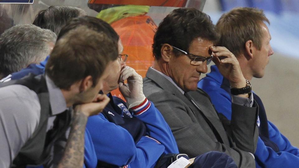 FORST�R FANSEN: Fabio Capello er forberedt p� piping fra tribunen n�r England m�ter Ungarn p� Wembley onsdag. Her fortviler han under �ttedelsfinalen mot England i sommerens VM. England tapte 4-1. Foto: Kai Pfaffenbach, Reuters/Scanpix