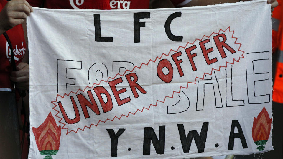 H�P OM SALG: Liverpool-fansen har lenge h�pet � bli kvitt Hicks og Gillett, og slik viste en fan h�p i Europa League-kvaliken torsdag. Foto: REUTERS/Phil Noble