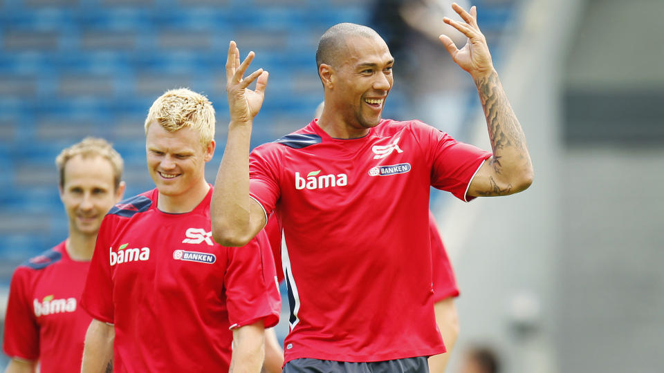 SKADET: John Carew er skadet, og det er h�yst usikker om han er klar til onsdagens kamp mot Frankrike. Foto: Scanpix