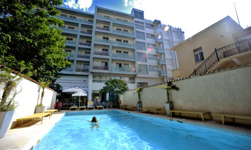  HOTEL MARIE:  For for 100 euro ekstra kunne vi bytte til dette hotellet hos Ving. Hotellet var mye enklere, men l� sentralt inne i Rhodos by, fem minutter fra bystranda og sentralt i forhold til restauranter og uteliv. Foto: JOHN TERJE PEDERSEN