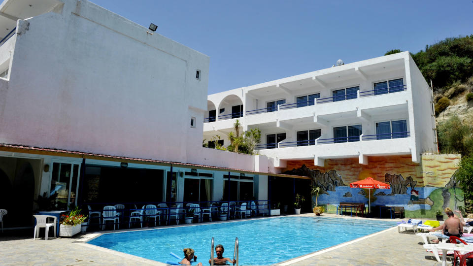 GOLF VIEW HOTEL:  Vi fikk en uke p� dette hotellet for kr 1495 per person for reise og opphold. Hotellet var lekkert, men det var langt � g� b�de til stranda og til n��rmeste landsby, hvor det ikke akkurat skjedde s� mye. Foto: JOHN TERJE PEDERSEN