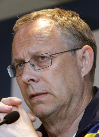 N�RE SLEKTNINGER: Lars Lagerb�ck var trener for Sverige under VM, og reiste med landslaget. Han st�r ikke selv i listene. Men flere n�re familiemedlemmer har f�tt personopplysninger solgt. Foto: AFP/Scanpix