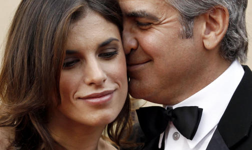 FORELSKET: Kanskje det er slik George Clooney koser vekk en latent rynke på sin kjære. Foto: SCANPIX FORELSKET: Kanskje det er slik George Clooney koser vekk en latent rynke på sin kjære. Foto: SCANPIX