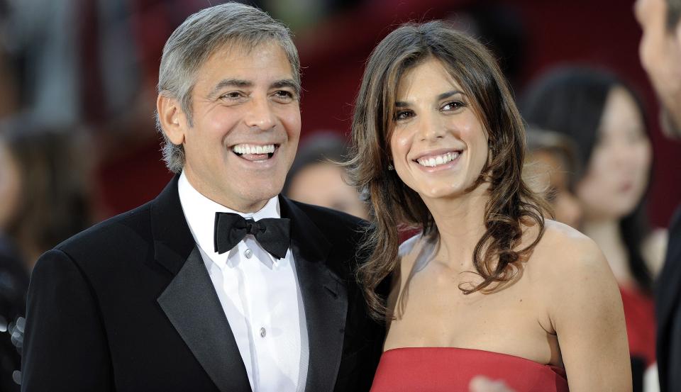 KJ�RLIGHET GJ�R UNG: George Clooney (49) og Elisabetta Canalis (31) holder hverandre unge. Og unna plastiske operasjoner. Foto: SCANPIX