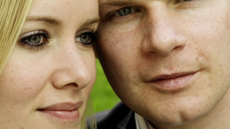 FORSVARER KONA: KrF-politiker David Hansen forsvarer kona Inger Lise, og beskriver ledelsen i KrF som et stilltiende meningstyranni. Foto:J�rn H.Moen/Dagbladet