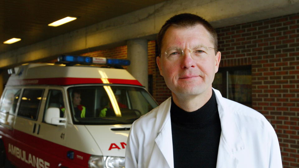IKKE S�T MUSIKK FOR LEGEVAKTSJEFEN: Legevaktsjef Frank Van Betten kaller �rocke-legen� inn p� teppet etter at han skal ha skulket jobben for � g� p� Iron Maiden-konsert i Bergen i g�r. Foto: Oddmund Lunde
