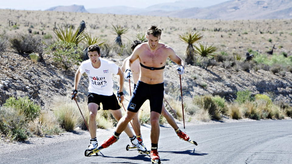 SLO HARDT TILBAKE: Northug fikk svenskebank p� rulleski onsdag. I dag viste han hvem som bestemmer. Her p� en treningstur med Marcus Hellner og lillebror Tomas i Red Rocks i Las Vegas i sommer. Foto: Tormod Brenna / Dagbladet