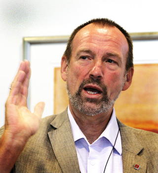 - FOR LIKEBEHANDLING: Vassdrags- og energidirekt�r Agnar Aas. Foto: Knut Falch / SCANPIX .