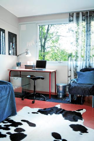 MER FOR MANNEN: Ikke n�dvendigvis bare for gutter, men her er i alle fall mye av det romantiske erstattet med gr�tt og sort.  FOTO: Siri M�ller