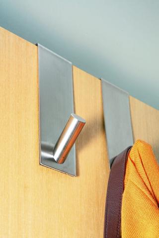 OVER D�REN: Denne type knagger f�r du hos mange interi�rbutikker.  FOTO: Siri M�ller