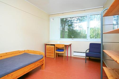 UTGANGSPUNKTET: Slik s� hybelen ut f�r den ble innredet. av stylistene Ingvild Hemma og Tonje S Bj�rnerem.  Foto: Siri M�ller
