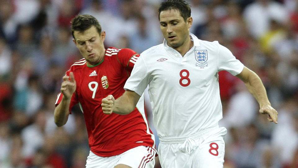 SKADD I LANDSKAMP: Frank Lampard fikk tr�bbel med ankelen mot Ungarn onsdag. Foto: AFP/IAN KINGTON