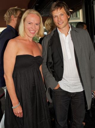 SPENNENDE: Kulturminister Anniken Huitfeldt gleder seg til filmen. Her sammen med generalsekret�r i Produsentforeningen, Leif Holst Jensen. Foto: STELLA PICTURES