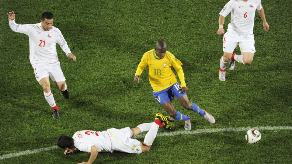 STYRKER MIDTBANEN: Etter ett �r i Benfica drar Ramires til Chelsea og Premier League. Her fra VM i S�r-Afrika, der han spilte fire av fem kamper. Foto:  AFP PHOTO / JAVIER SORIANO