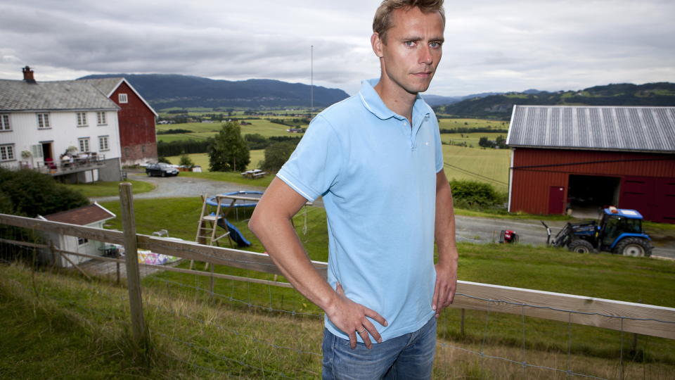 FRYKTER SKYH�YE PRISER: Ola Borten Moe mener saken om kraftlinjene i Hardanger er bl�st ut av proporsjoner. N� frykter han en forlenget str�mkrise i Midt-Norge. Foto: Ole Morten Melg�rd.