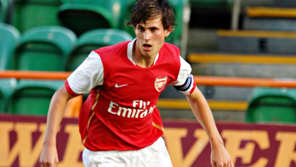 IRRITERT: H�vard Nortveit skal v�re irritert etter at NFF dro ham med til Kroatia for � spille U21-landskamp - bare for � oppdage at Arsenal-spilleren uansett var uaktuell med gule kort. 
Foto: Keith Hammett