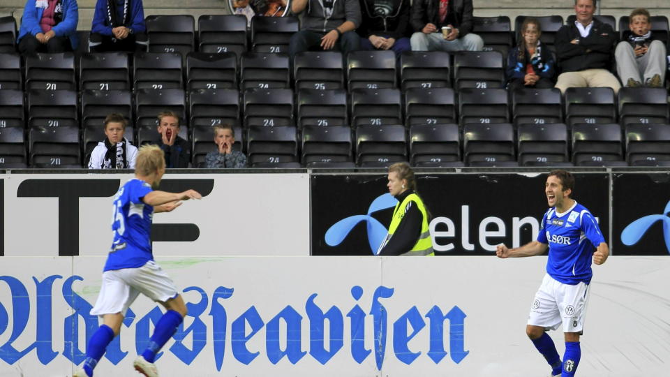 TIDLIG: Espen Hoff jubler etter � ha gitt Start en tidlig ledelse. Tilslutt ble Rosenborg imidlertid for sterke. Foto: Scanpix