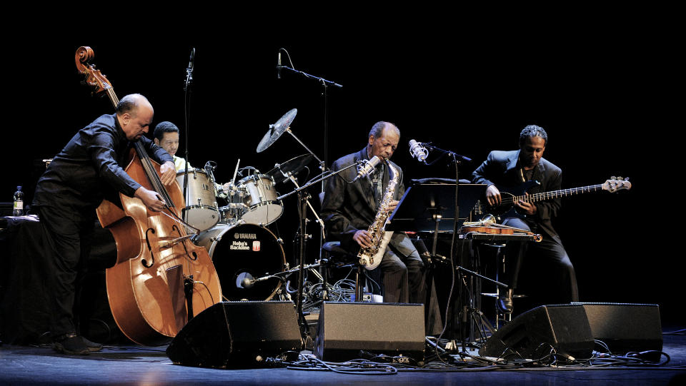 SAMSPILT: Ornette Coleman Quartet i Operaen, fra v. Tony Falanga, Denardo Coleman, Ornette Coleman og Al MacDowell. Foto: John T. Pedersen/Dagbladet