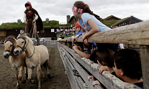 UNGARSK POST: Maria Thorson Kolstad behersker balansekunsten som har sitt navn fra Ungarn.