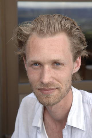 HELT NATURLIG: Designeren Peter L�chst�er mener det er helt naturlig at kjendisene inntar OFW. Foto: SCANPIX