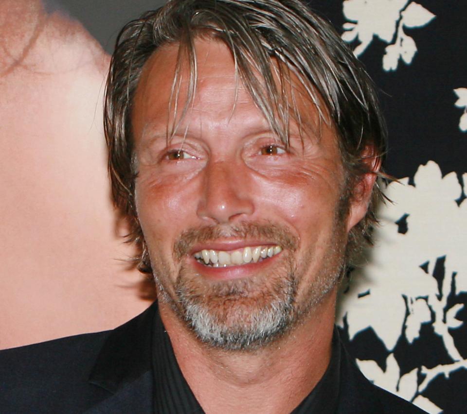 SEXSYMBOL: Blek eller brun, med eller uten skjegg, ett eller to �yne; den danske skuespilleren Mads Mikkelsen har taket p� mange kvinner. Foto: STELLA PICTURES