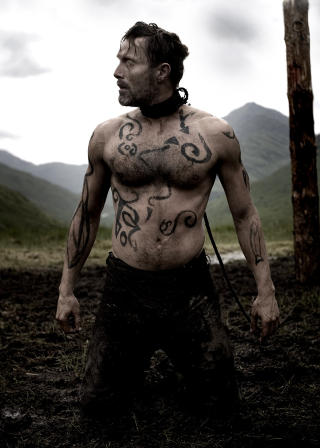 EN EKTE VIKING: Mads Mikkelsen med ett �ye i �Valhalla Rising� (2010). Foto: FILMWEB
