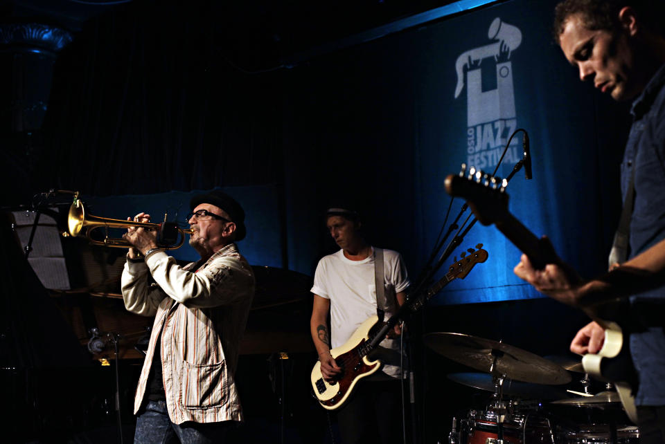 FORNYER:  Veteranen Tomasz Stanko sammen med bassist Anders Christensen og gitarist Jakob Bro.

Foto: Frank Karlsen / Dagbladet
