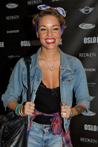 PASSENDE KLEDD: Triana skulle �nske at folk ikke var s� hum�rl�se i klesveien. Derfor elsker hun Fam Irvoll. Foto: STELLA PICTURES