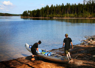 VILLMARK:  To sveitsiske turistene har padlet rundt i Glaskogens Naturreservat i en uke uten � m�te et menneske. Foto: KIRSTEN MARGRETHE BUZZI/Dagbladet