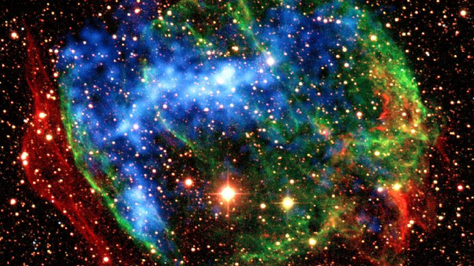 SUPERNOVA: N�r store stjerner d�r i det som kalles supernova dannes store mengder n�ytrinoner. Dette NASA-bildet er en kombinasjon av infrar�de bilder tatt fra bakken med r�ntgendata fra NASAs Chandra X-Ray Observatory og viser restene av supernova W49B. Foto: AP/NASA