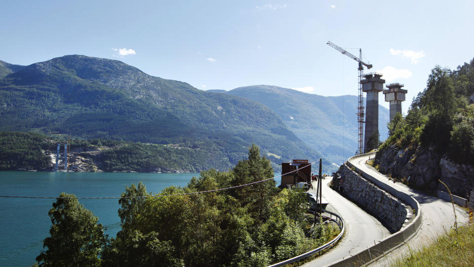 �AV UNIVERSELL VERDI�?: HYPOTETISK: Det er bare en hypotetisk mulighet for at Hardangerfjorden (bildet) vil komme p� Unescos verdensarvliste, skriver innsenderen. 
Foto: Erlend Aas / Scanpix