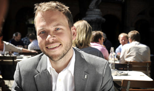 Hjermann ber Audun Lysbakken diskutere ressurssituasjonen. Foto: Hans Arne Vedlog/ Dagbladet