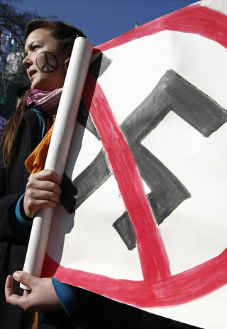 DEMONSTRERTE MOT WILDERS: Wilders ble hengt ut som fascist i en demonstrasjon mot ham og filmen hans Fitna i London tidligere i �r. Foto: AFP/Carl Court