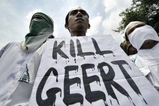 ISLAMISTISK MOTSTAND: Islamic Defenders Front (FPI) foran Nederlands ambassade i Jakarta i 2008. Foto: AFP PHOTO/Jewel SAMAD