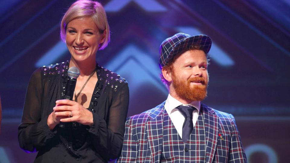 KRANGLER: Guri Solberg og Ravi, nye programledere i X-Factor sammen med Marion Ravn,  krangler om hvor h�ye h�ler Solberg kan ha. Foto: Scanpix.