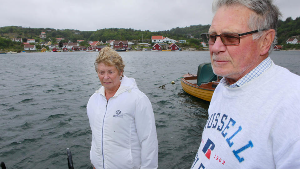 FIKK HJELP:  S�ren (24) sv�mte flere kilometer til han til slutt kom fram til Esther og Norman V�gsvoll p� Skjern�y utenfor Mandal. FOTO: TORBJ�RN BERG