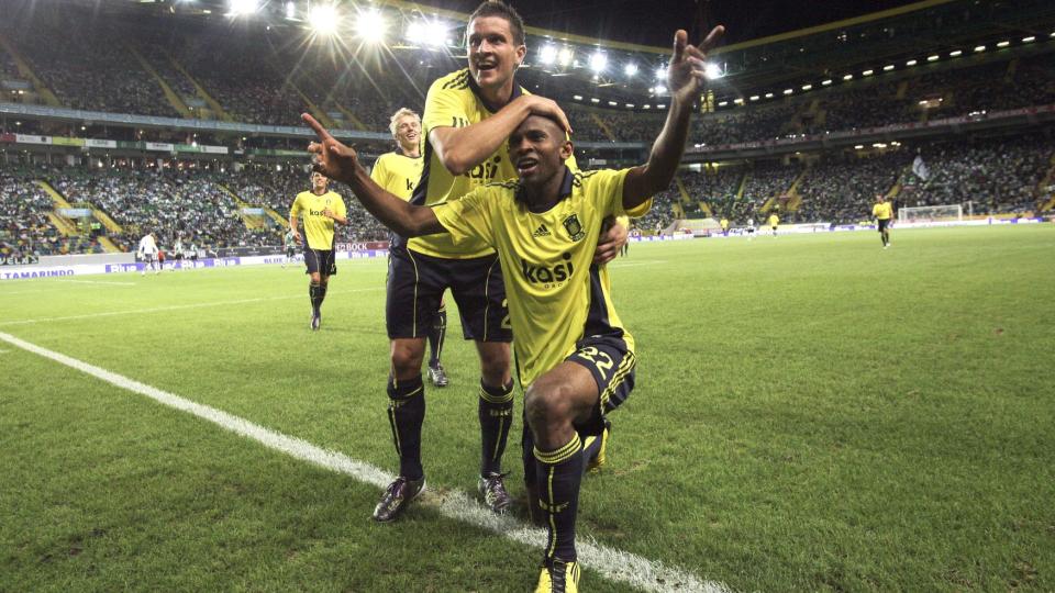 BRAGDSEIER: M�lscorer Ousman Jallow (t.h.) og Br�ndby hadde god grunn til � juble etter 2-0 borte mot den portugisiske storklubben Sporting Lisboa. Foto: SCANPIX/EPA/MIGUEL A. LOPES