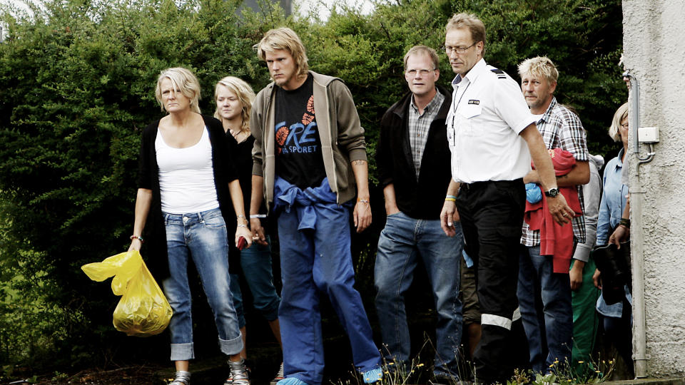 STERK, MEN NEDTRYKT: S�ren Thuesen med familie kommer ut fra S�rlandet Sykehus. Foto: ERLING H�GELAND/Dagbladet