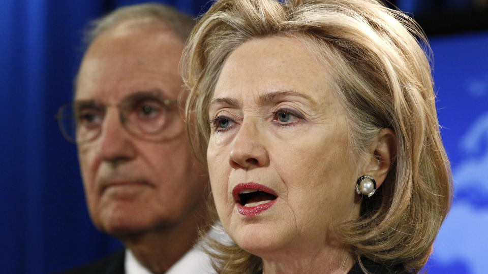 TROR P� VARIG L�SNING:  Innen ett �r kan en varig l�sning for Midt�sten v�re p� plass, if�lge Hillary Cinton. Foto: REUTERS/Kevin Lamarque