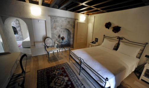  EN SUITE:  Det var neppe s� eksklusivt da Johanitterridderne bodde her, de kom til Rhodos i 1309. Foto: JOHN TERJE PEDERSEN/Dagbladet