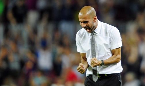 NY POKAL: Pep Guardiola jubler etter � ha sikret nok en pokal til trof�skapet p� Camp Nou. Foto: Scanpix