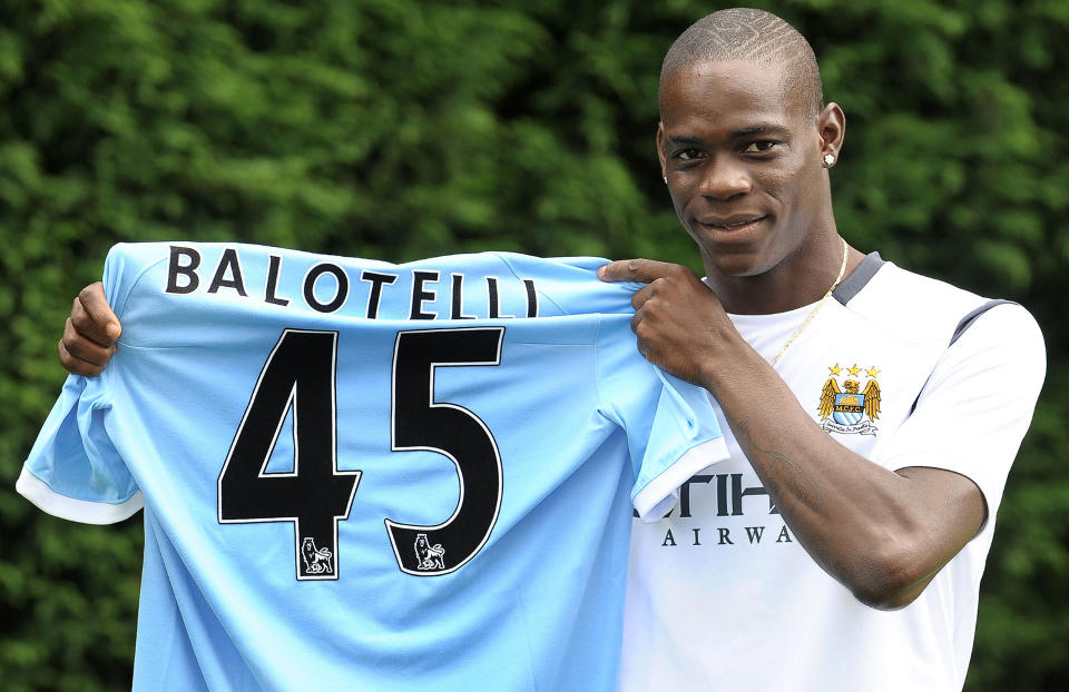 HIMMEL ELLER HELVETE? Et gudeben�det talent med et diabolsk temperament; Manchester Citys kj�p av Mario Balotelli er kanskje sommerens mest interessante overgang i Premier League.Foto: SCANPIX/AFP PHOTO/ANDREW YATES