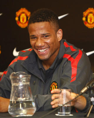 BEBE, HVEM? For bare noen uker siden kom han gratis til Vitoria Guimaraes fra portugisisk 3. divisjon. Plutselig var Bebe Manchester United-spiller for sju millioner pund - kj�pt usett av sir Alex Ferguson.Foto: SCANPIX/AP Photo/Tim Hales