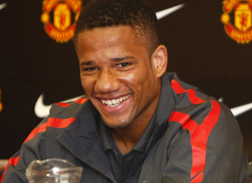 KORTKLIPT: De lange lokkene var borte da Manchester United viste fram Tiago Correia, bedre kjent som Bebe. Foto: AP/Tim Hales