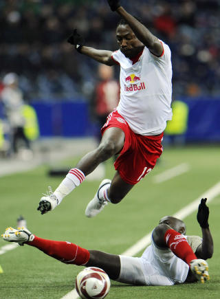 TIDLIGERE STAB�K-HELT: Tidligere Stab�k-spiller Somen A. Tchoyi forlater �sterriksk fotball for � pr�ve lykken i West Bromwich. Foto: SCANPIX/AP Photo/Kerstin Joensson