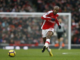 KLAR FOR ERKERIVALEN: Tidligere Arsenal-kaptein William Gallas har skrevet under en ett�rskontrakt med Tottenham.Foto: SCANPIX/AFP PHOTO/GLYN KIRK